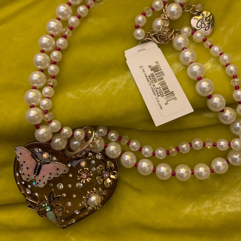 Betsey Johnson Heart Pearl necklace